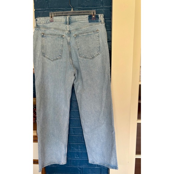 Abercrombie & Fitch NWT The 90s Relaxed Jean High Rise Light Wash Denim Pants - Picture 5 of 6